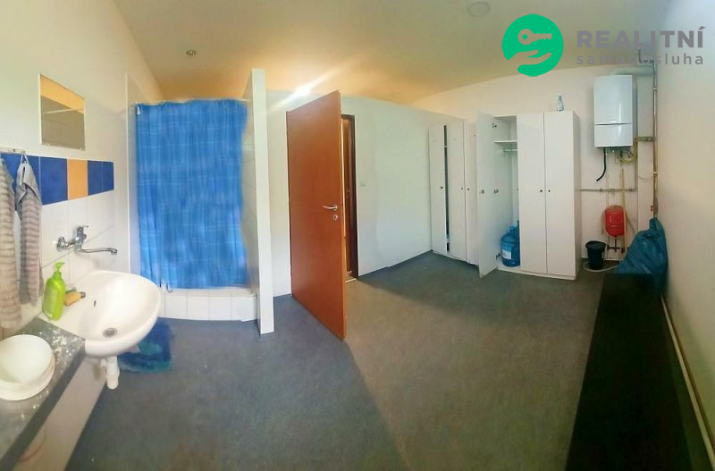 Nájem haly 900 m2, moderní kanceláře, u RUDNÉ, Praha západ