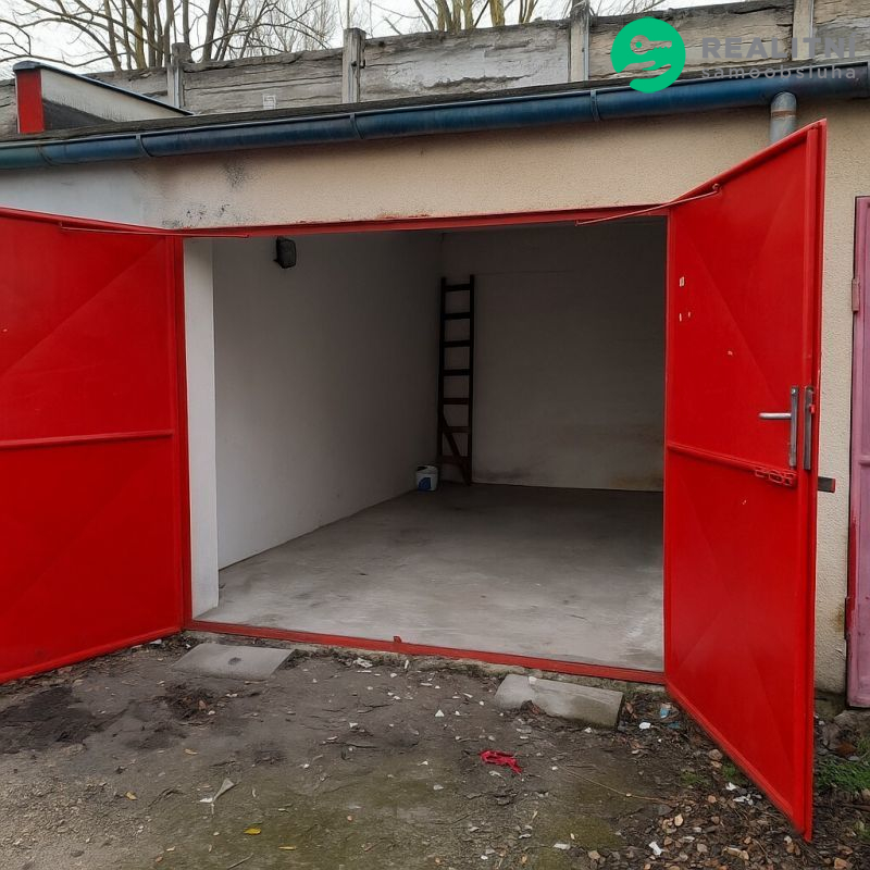 Garáž Plzeň, Slovany se spoluvlastnickým podílem na dvoře