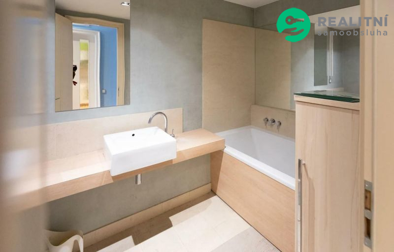 Pronájem bytu 2+kk 80 m² Rohanské nábřeží, Praha