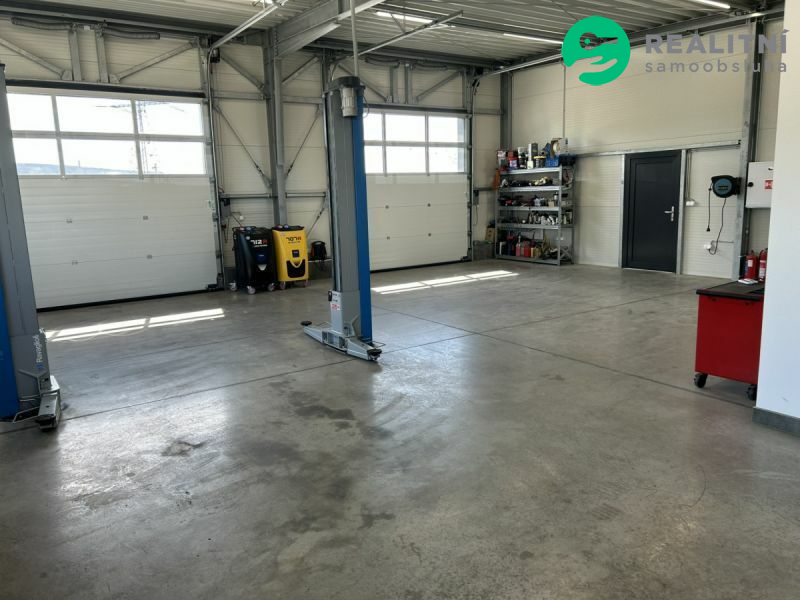 Novostavba haly, pozemek 3000m2, 8km od Brna, u D1