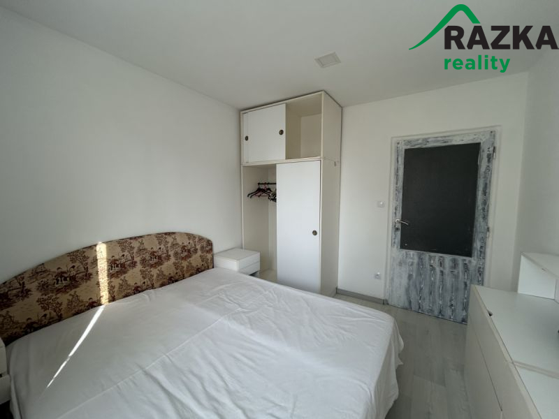 Pronájem bytu 3+1 s lodžií - ul. Fučíkova - Planá 