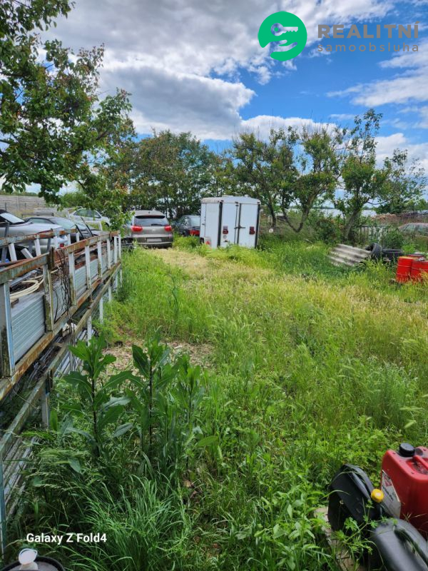 „Prostorný stavební pozemek 2 670 m² s mobiln