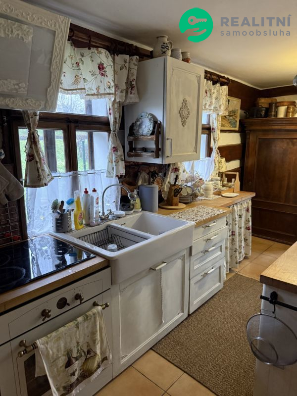 Prodej krásné roubené chalupy v obci Běchary