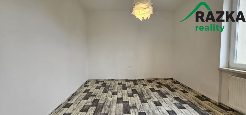 Byt 2+1 s balkonem (58 m2) Tachov, ul. Školní