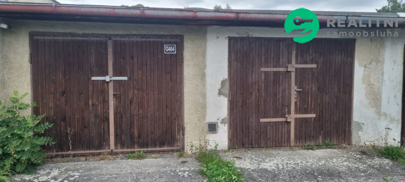 Dvě sousedící garáže Nová Role