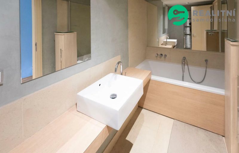 Pronájem bytu 2+kk 80 m² Rohanské nábřeží, Praha