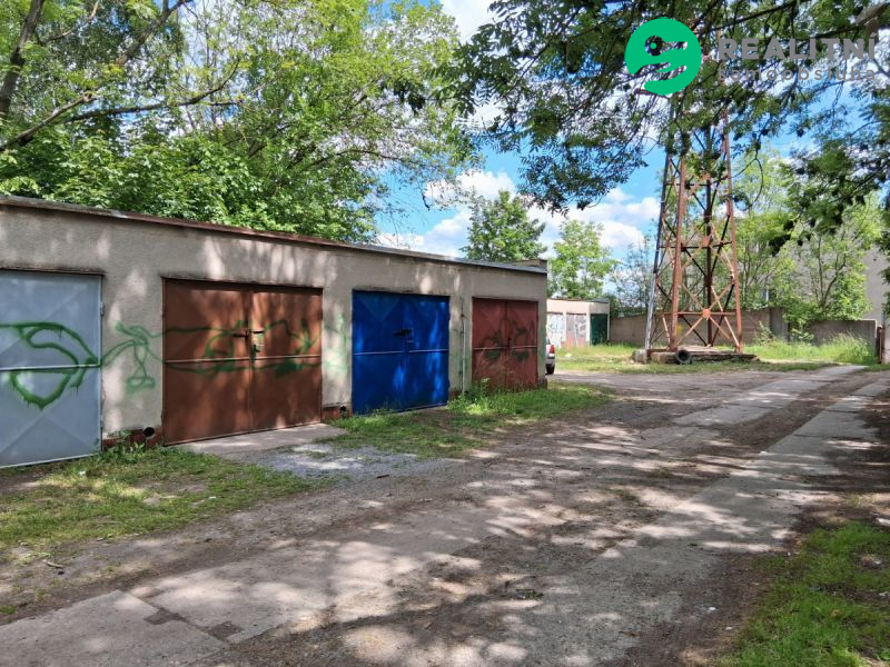 Garáž Plzeň, Slovany se spoluvlastnickým podílem na dvoře