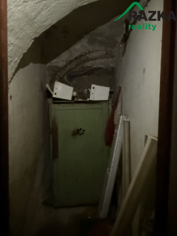 Rodinný dům k rekonstrukci - obec Popovice u Poutnova 