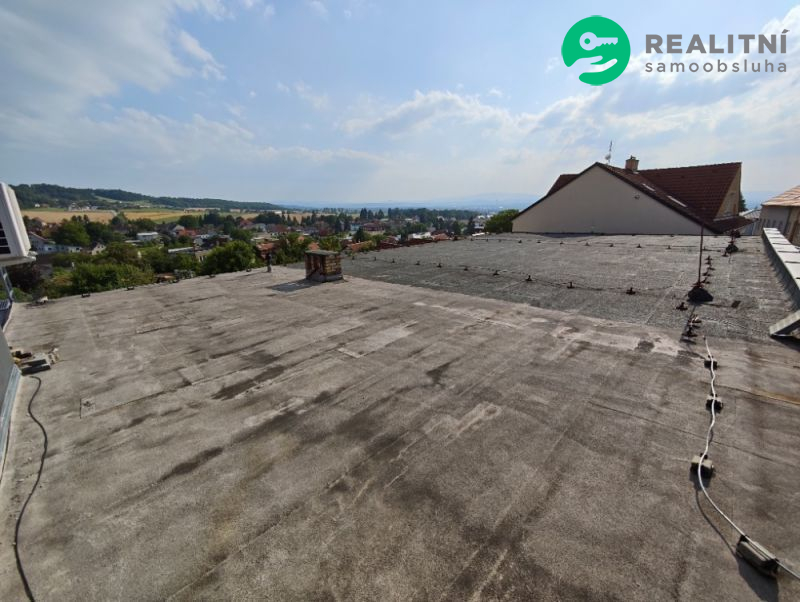 Obchodní prostor + byt + střešní byty - Rudolfov - Č.B.