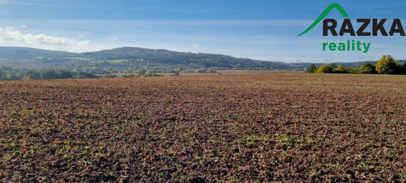 400 ha zemědělské půdy, včetně statku a stavebních