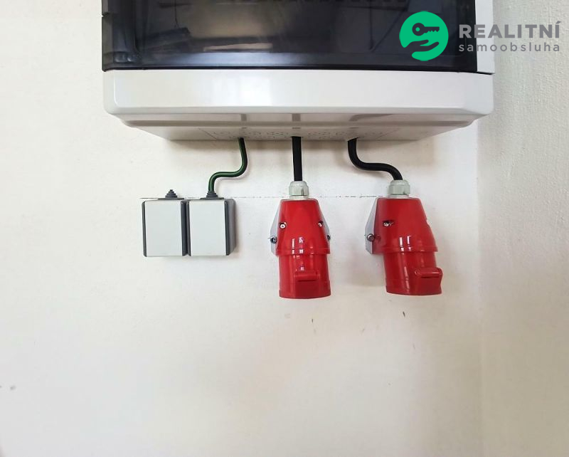 Nájem skladu či výroby 600 m2, velká venkovní ploc