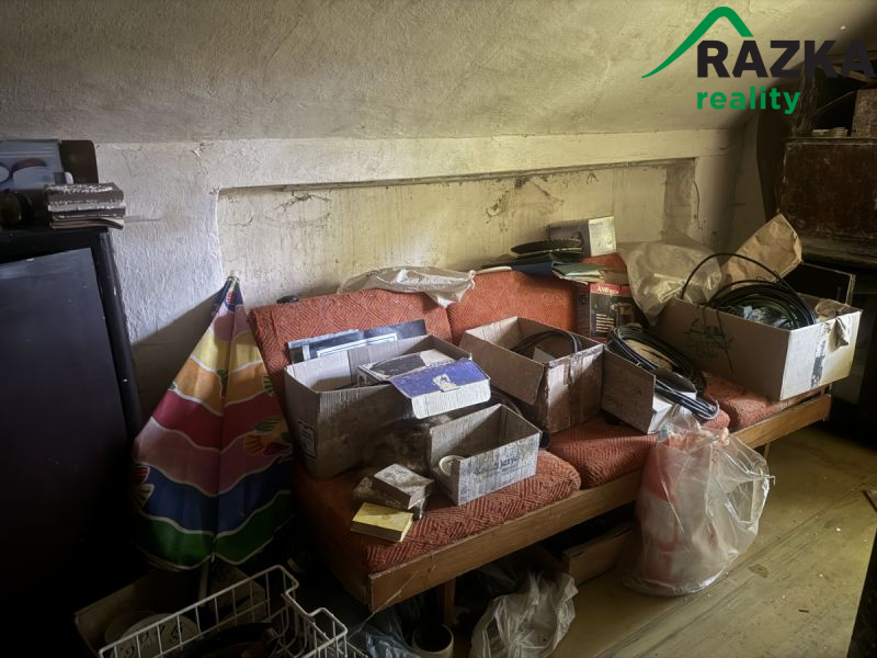 Rodinný dům k rekonstrukci - obec Popovice u Poutnova 