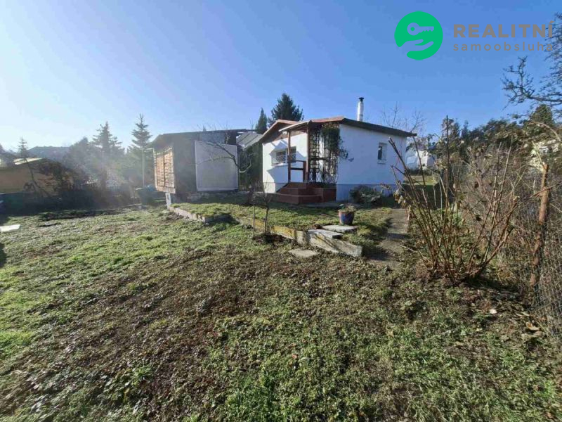 Zateplená, zděná  chata vhodná k celoročnimu bydleni-Praha 6