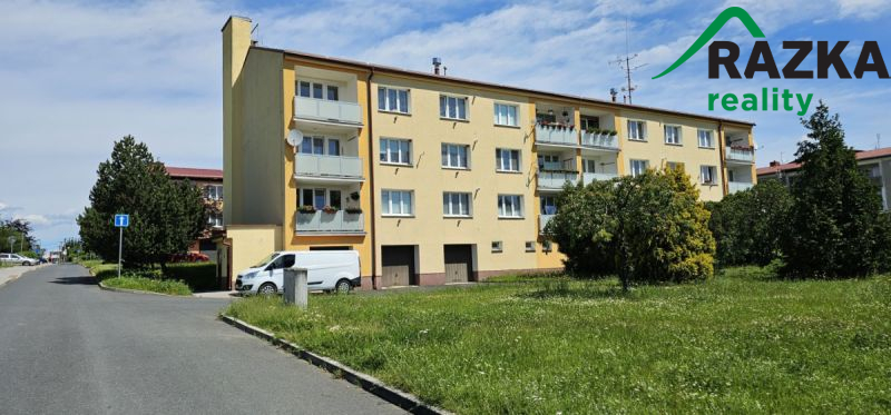 Byt 2+1 s lodžií (64 m2) Chodová Planá, Sídliště Lučina