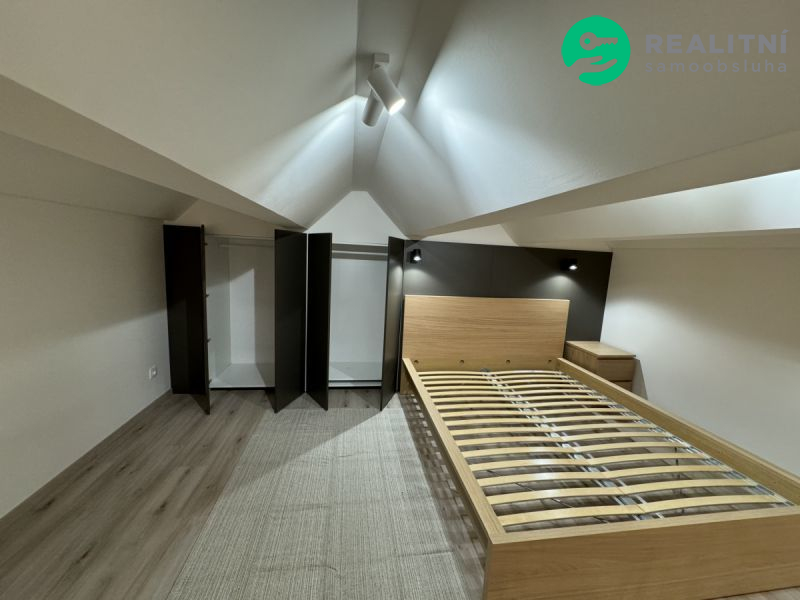 Stylový loft 2+kk po designové rekonstrukci na Kubánském náměstí