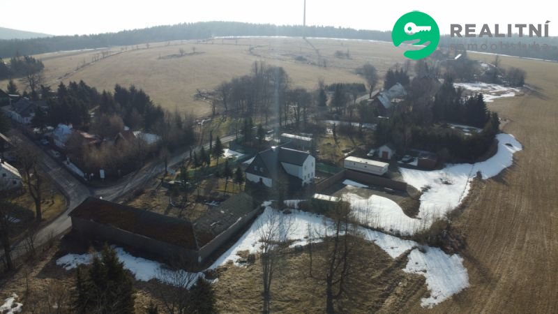 pozemek s objektem na rekonstrukci s projektem Mníšek