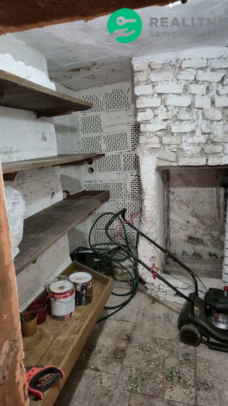 Zděná chata s krbem, studnou, Moravská Třebová