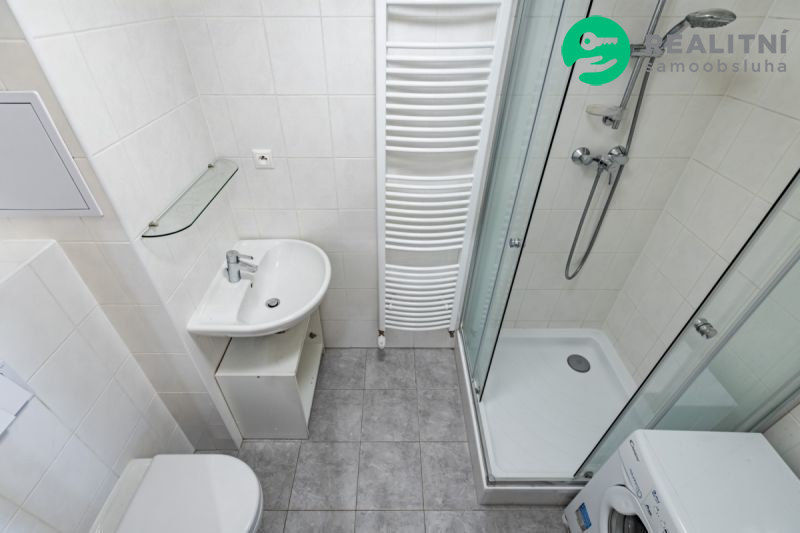 Krásný byt 1+kk, Klecany, Praha