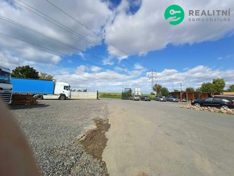 Nájem pozemků až 1000 m2, oploceno, zázemí, u Černošic (PZ)