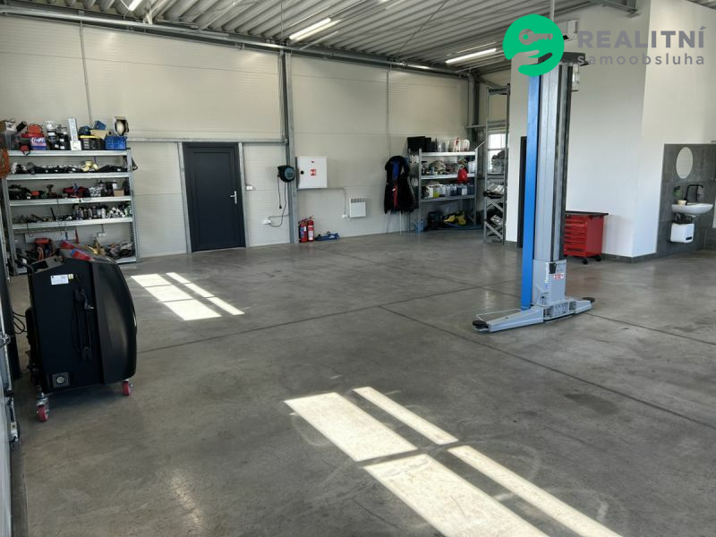 Novostavba haly, pozemek 3000m2, 8km od Brna, u D1