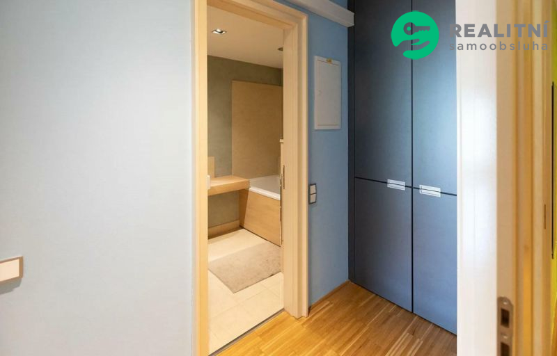 Pronájem bytu 2+kk 80 m² Rohanské nábřeží, Praha