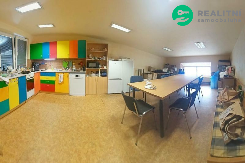 Nájem haly 900 m2, moderní kanceláře, u RUDNÉ, Praha západ