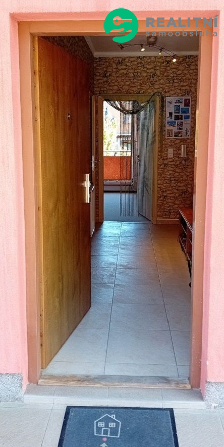 Moderní dvoupatrový byt v kouzelné lokalitě. 4+kk v Řitce, která sousedí s CHKO Brdy