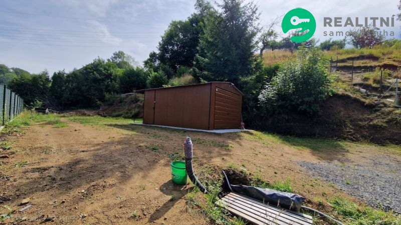 Zastavitelný pozemek v Krásné Lípě 887 m&sup2;.