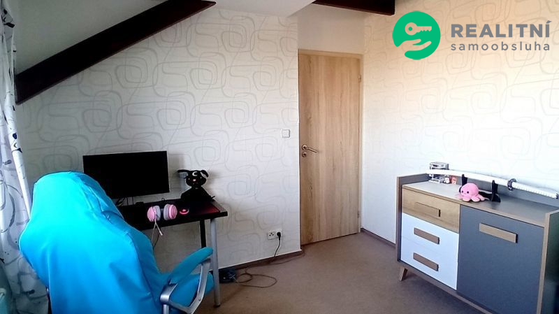 Moderní dvoupatrový byt v kouzelné lokalitě. 4+kk v Řitce, která sousedí s CHKO Brdy