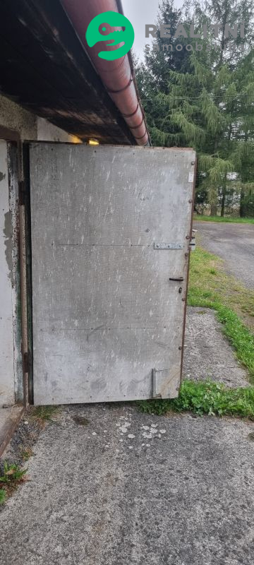 Dvě sousedící garáže Nová Role