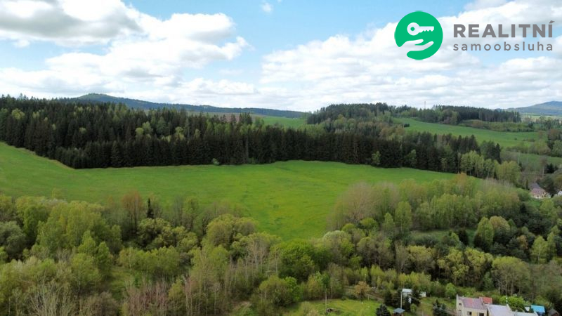 Rovinatá stavební parcela cca 350 m2 s rozlehlou zahradou