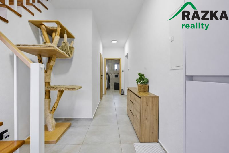 Dům po rekonstrukci, klid venkova, město na dosah - Olbramov