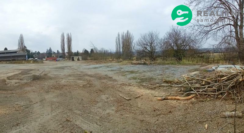 Nájem zpevněného pozemku, 150 až 700 m2, parkování