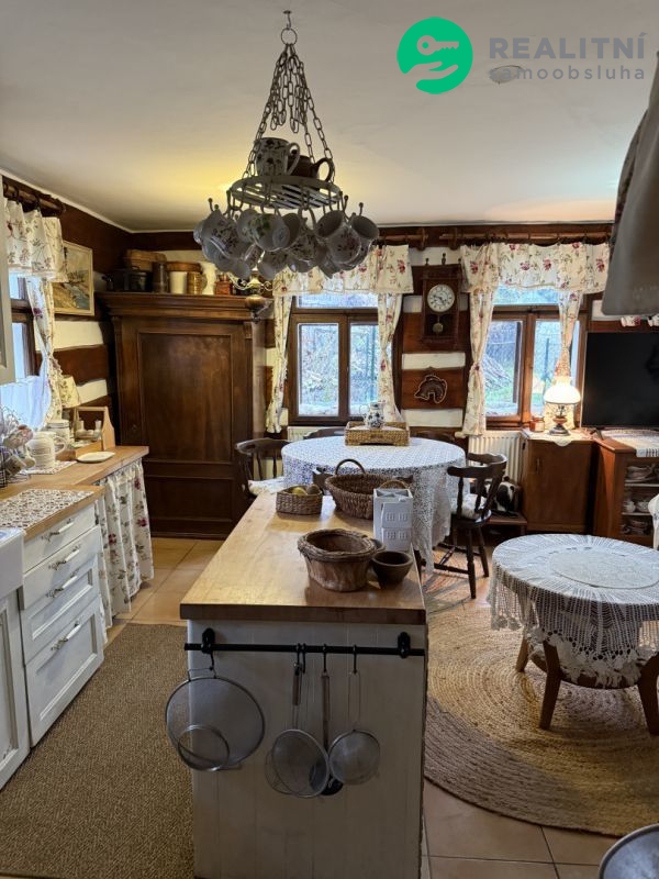 Prodej krásné roubené chalupy v obci Běchary