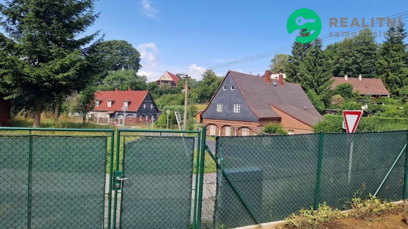 Zastavitelný pozemek v Krásné Lípě 887 m&sup2;.