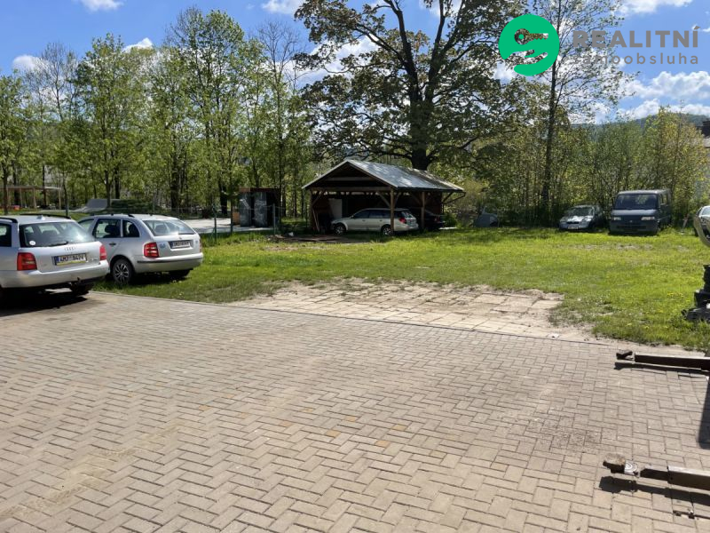 Komerční budova se stavebním pozemkem - Jeseník