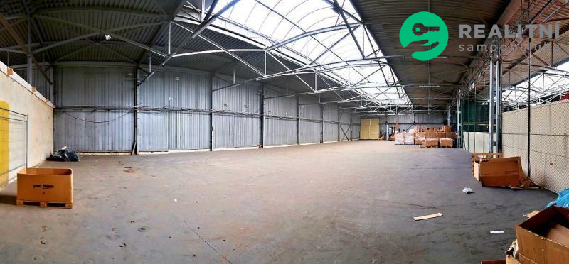 Nájem skladové haly 896 m2, vjezd, rampa, izolovaná, ÚVALY