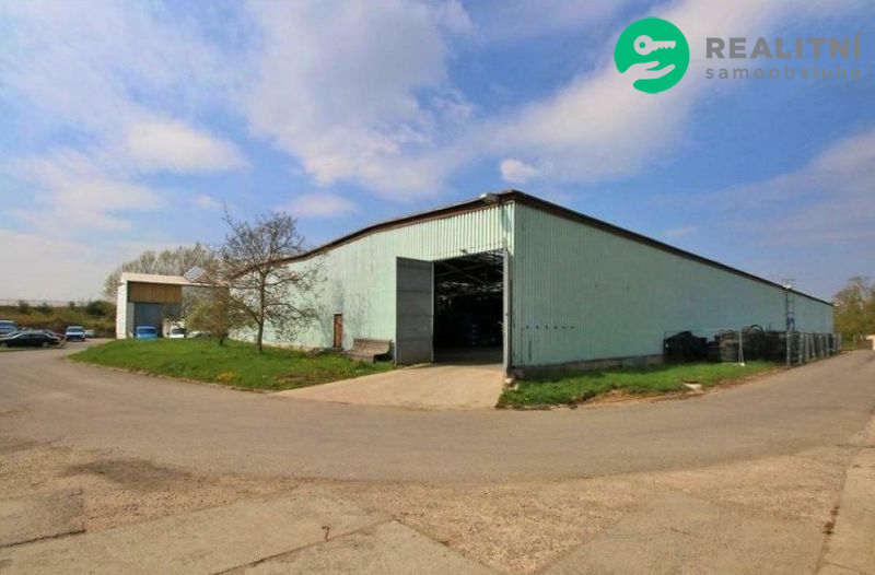 Nájem skladové haly 896 m2, vjezd, rampa, izolovaná, ÚVALY