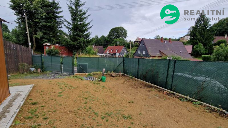 Zastavitelný pozemek v Krásné Lípě 887 m&sup2;.