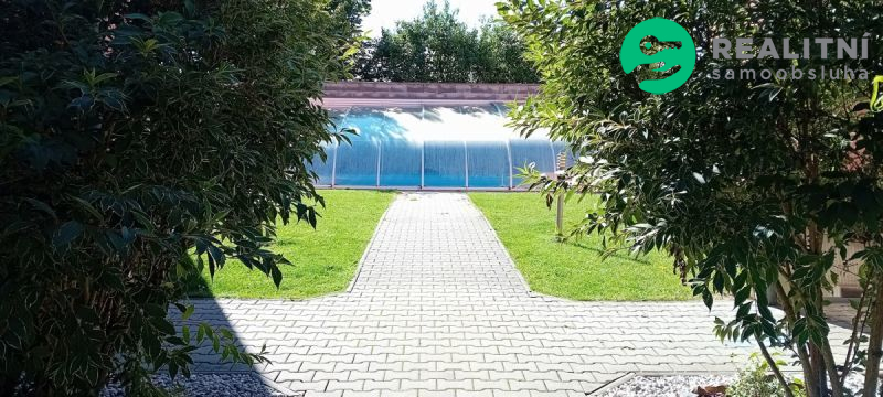 Moderní dvoupatrový byt v kouzelné lokalitě. 4+kk v Řitce, která sousedí s CHKO Brdy