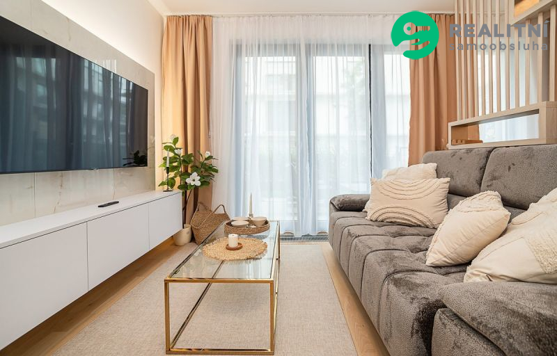 Byt 1+kk,  Šenácká, Praha 4, 37m2