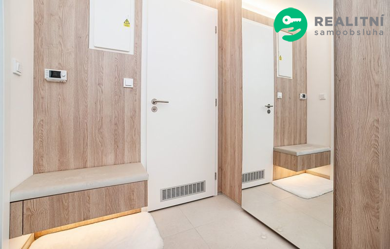 Byt 1+kk,  Šenácká, Praha 4, 37m2