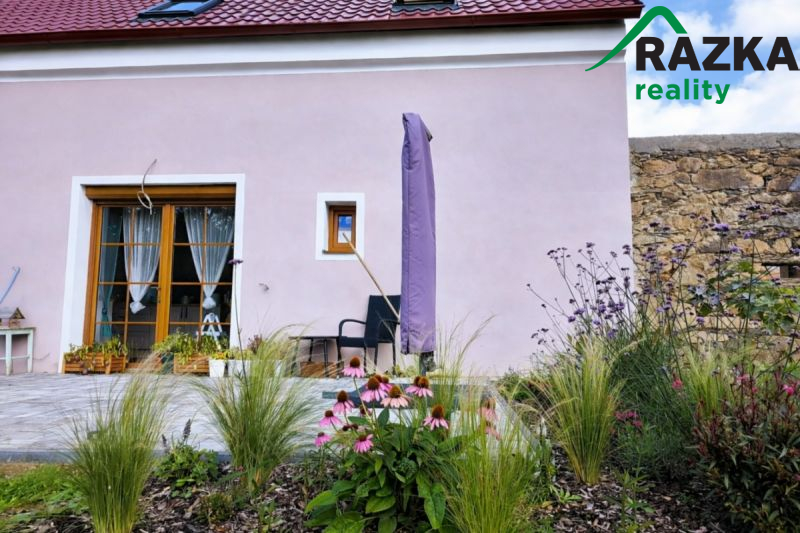 Dům po rekonstrukci, klid venkova, město na dosah - Olbramov