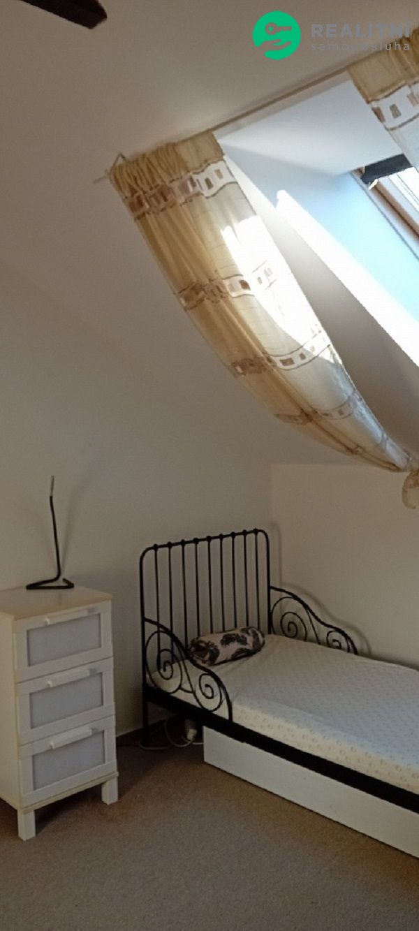 Moderní dvoupatrový byt v kouzelné lokalitě. 4+kk v Řitce, která sousedí s CHKO Brdy