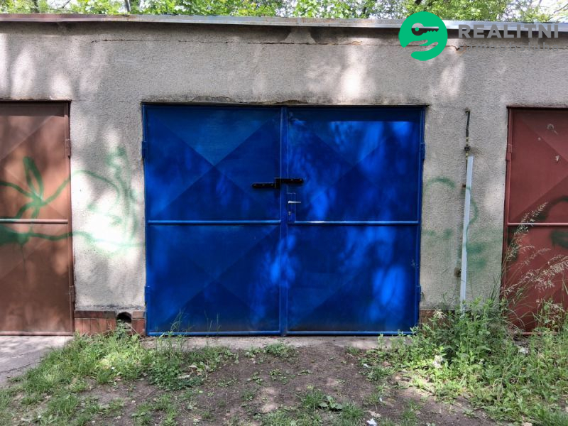 Garáž Plzeň, Slovany se spoluvlastnickým podílem na dvoře