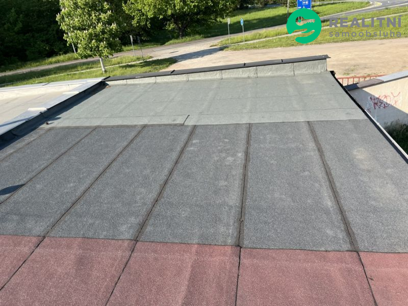 Garáž Pardubice IV s elektřinou a EZS