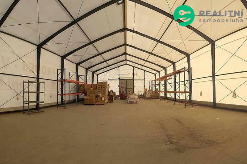 Nájem studené haly 480 m2, Exit D5, KRÁLŮV DVŮR (B