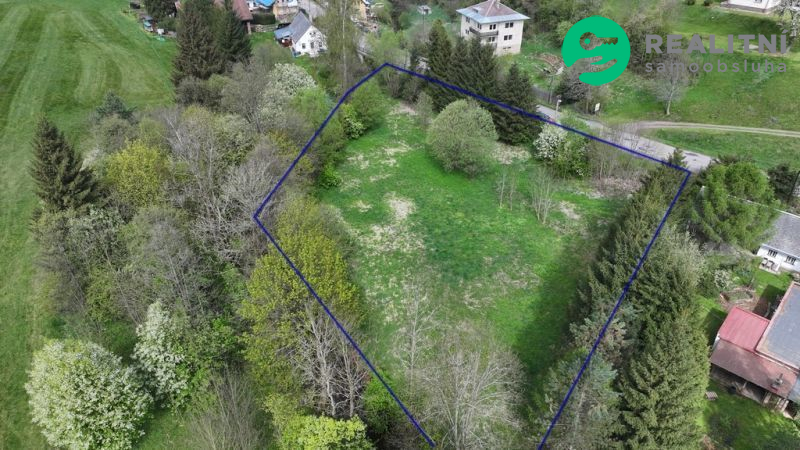 Rovinatá stavební parcela cca 350 m2 s rozlehlou zahradou