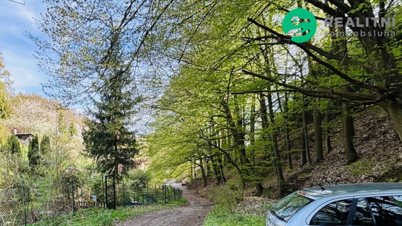 Zahrada s dvoupatrovou chatou Horní Temenice