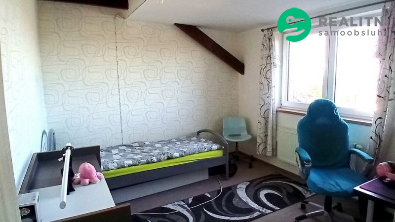 Moderní dvoupatrový byt v kouzelné lokalitě. 4+kk v Řitce, která sousedí s CHKO Brdy